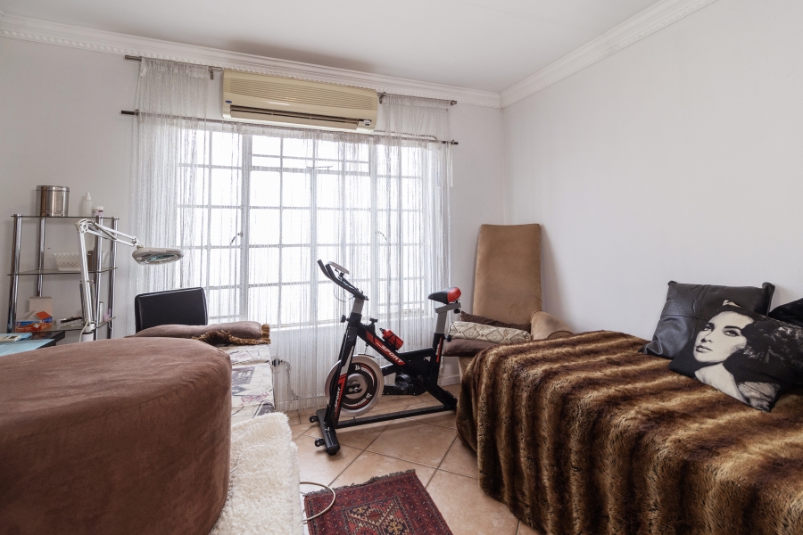 6 Bedroom Property for Sale in Melodie North West